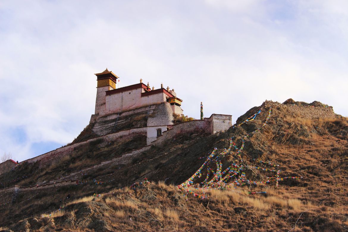 티벳의 종교적 중심지인 라싸와 역사 깊은 도시 체탕을 한 번에 경험할 수 있는 특별한 기회를 제공합니다.