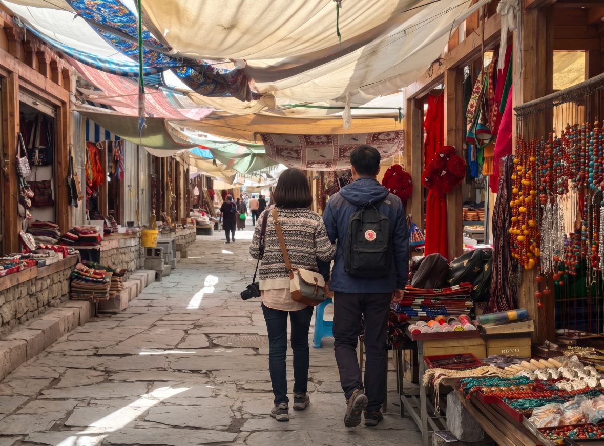 tibet travel market street couple 1 티벳여행 전문 현지여행사