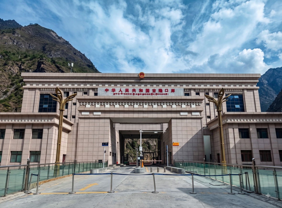 gilong border crossing building 티벳여행 전문 현지여행사
